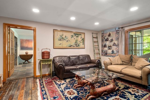 70 Main St, Dover, MA 02030