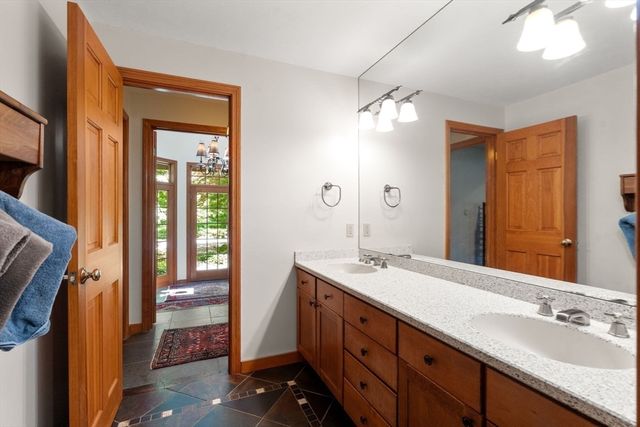 70 Main St, Dover, MA 02030