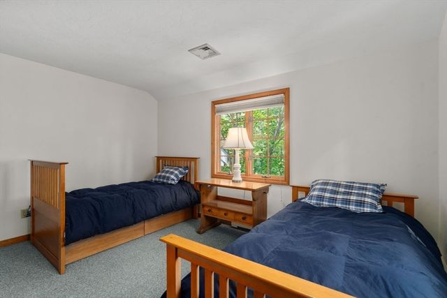 70 Main St, Dover, MA 02030