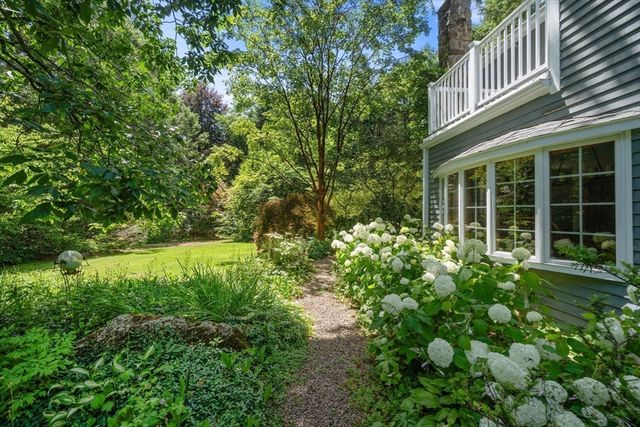 70 Main St, Dover, MA 02030