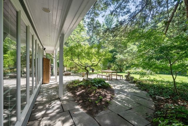 70 Main St, Dover, MA 02030