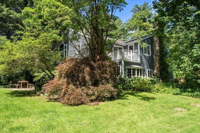 70 Main St, Dover, MA 02030