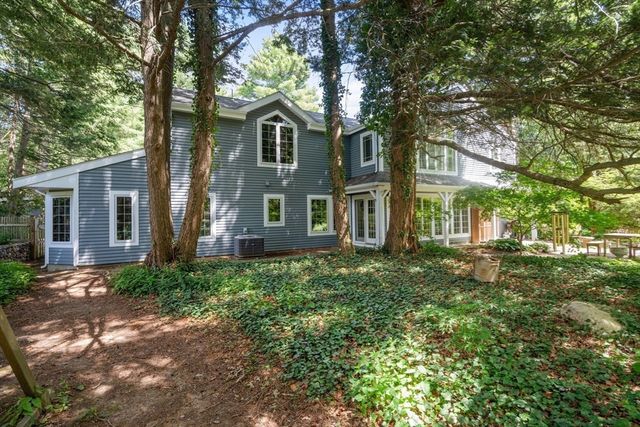 70 Main St, Dover, MA 02030
