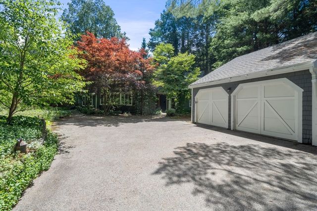 70 Main St, Dover, MA 02030