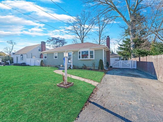 68 Kenwood Avenue, Massapequa, NY 11758