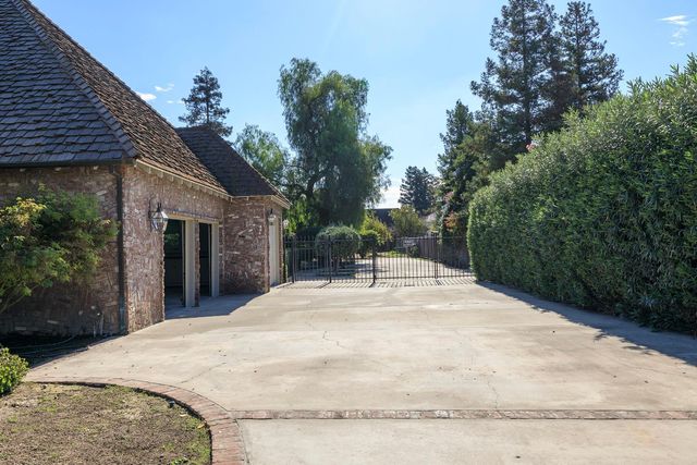 2218 E Tuolumne Rd, Turlock, CA 95380