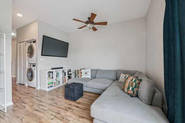 1928 N Kedzie Avenue 306, Chicago, IL 60647