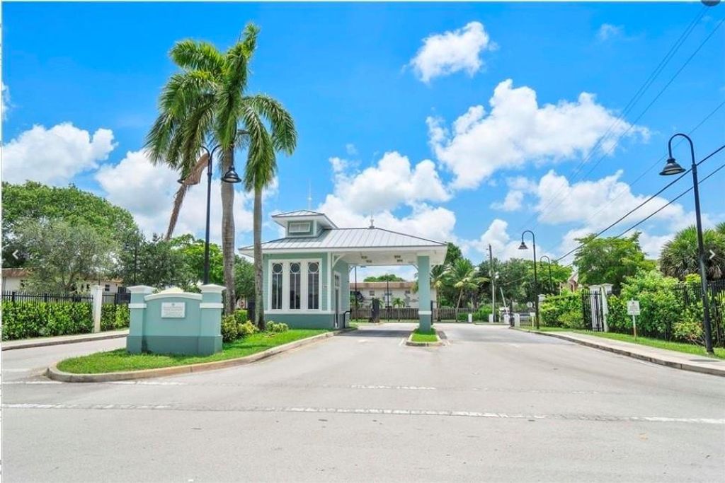 5300 NW 18th Street 4, Lauderhill, FL 33313