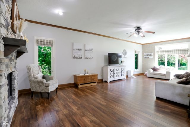 1159 Paris Drive, Franklin, IN 46131