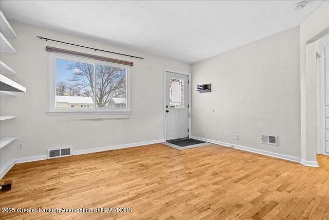 3526 Homewood Avenue, Lansing, MI 48910