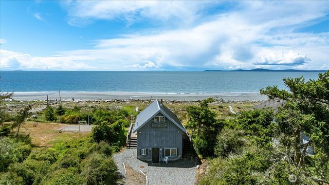 4560 Rolling Dunes Lane, Oak Harbor, WA 98277