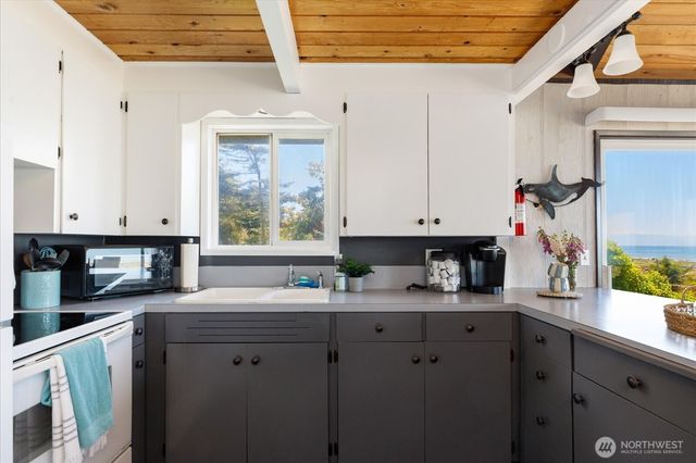4560 Rolling Dunes Lane, Oak Harbor, WA 98277
