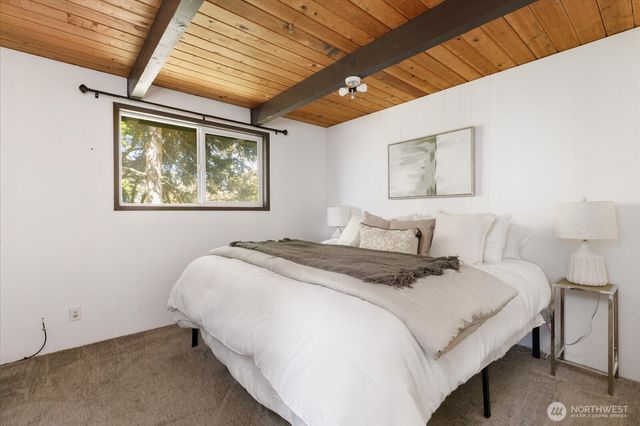 4560 Rolling Dunes Lane, Oak Harbor, WA 98277