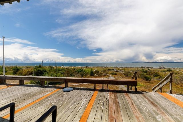 4560 Rolling Dunes Lane, Oak Harbor, WA 98277