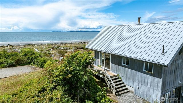 4560 Rolling Dunes Lane, Oak Harbor, WA 98277