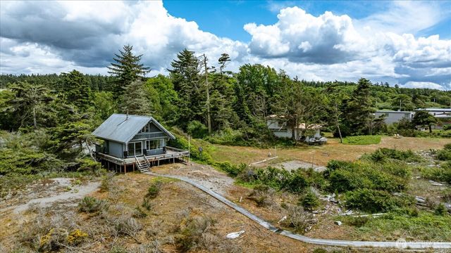 4560 Rolling Dunes Lane, Oak Harbor, WA 98277