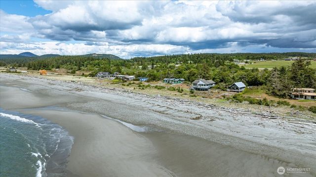 4560 Rolling Dunes Lane, Oak Harbor, WA 98277