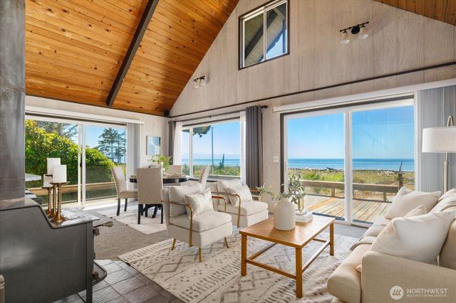 4560 Rolling Dunes Lane, Oak Harbor, WA 98277