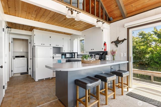 4560 Rolling Dunes Lane, Oak Harbor, WA 98277