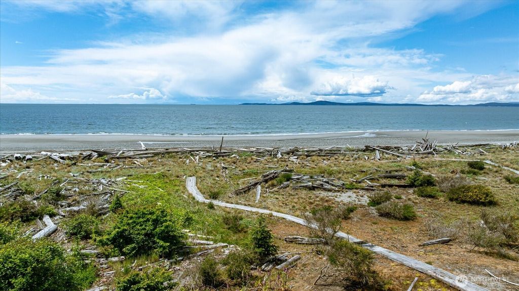 4560 Rolling Dunes Lane, Oak Harbor, WA 98277