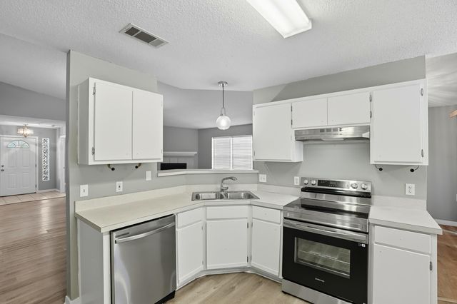 498 Rush Park Circle, Mary Esther, FL 32569