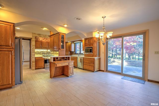 1619 W HALLOCK HOLLOW Road, Edelstein, IL 61526