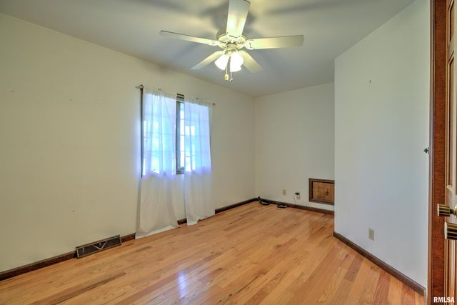 1619 W HALLOCK HOLLOW Road, Edelstein, IL 61526