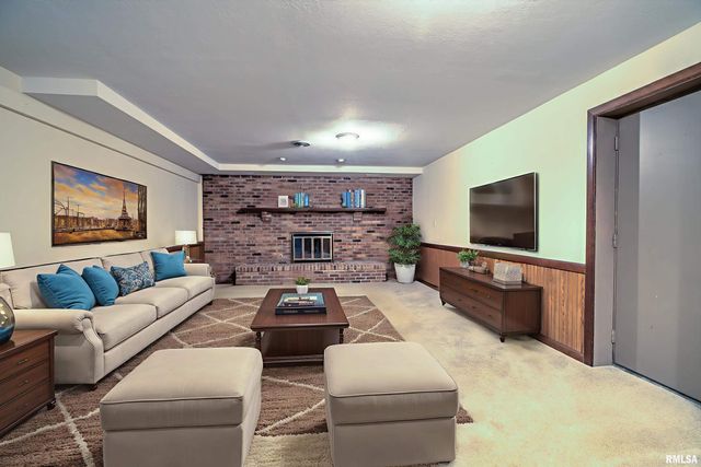 1619 W HALLOCK HOLLOW Road, Edelstein, IL 61526