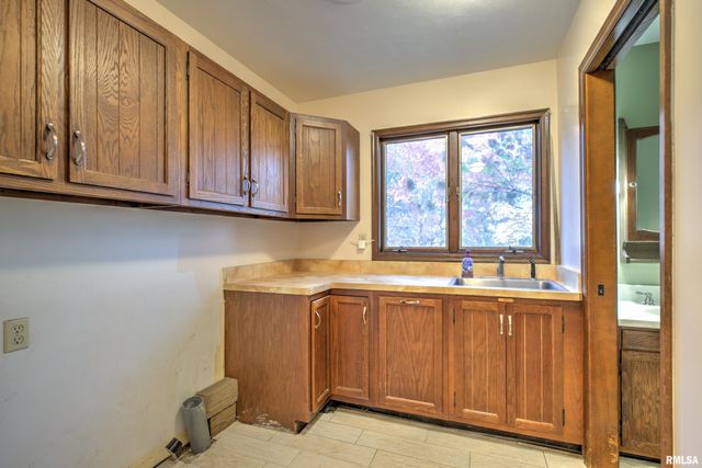 1619 W HALLOCK HOLLOW Road, Edelstein, IL 61526