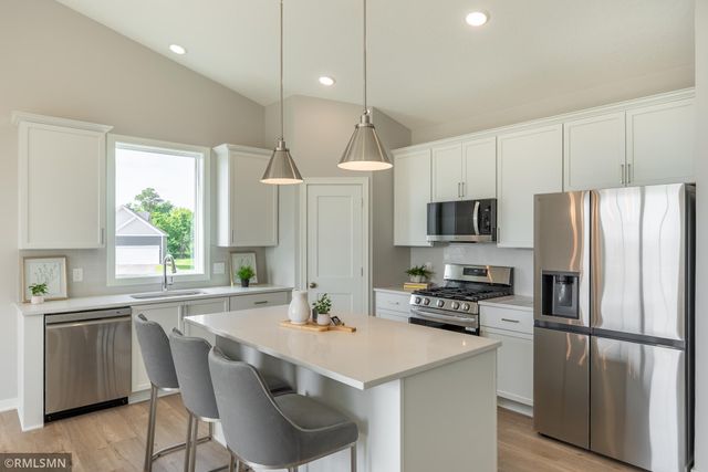 9152 62nd Street S, Cottage Grove, MN 55016