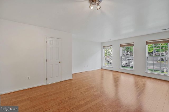 14844 EDMAN CIR, Centreville, VA 20121