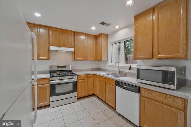 14844 EDMAN CIR, Centreville, VA 20121