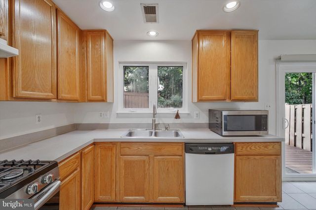 14844 EDMAN CIR, Centreville, VA 20121
