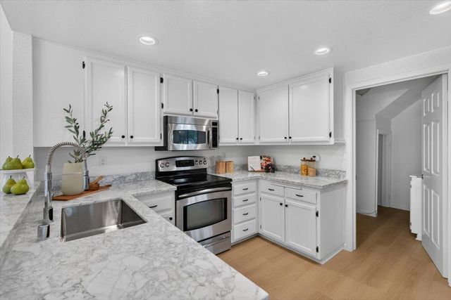 454 Mountain Laurel Court, Mountain View, CA 94043