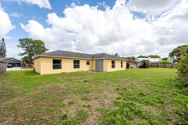 1566 SE Sutton Street, Port St. Lucie, Port St Lucie, FL 34983