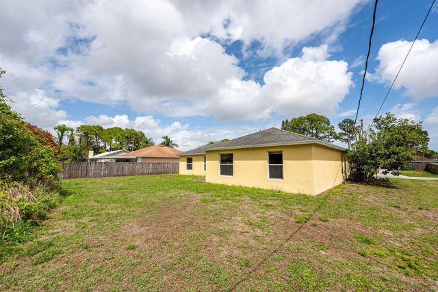 1566 SE Sutton Street, Port St. Lucie, Port St Lucie, FL 34983