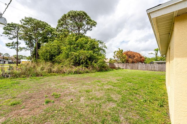 1566 SE Sutton Street, Port St. Lucie, Port St Lucie, FL 34983