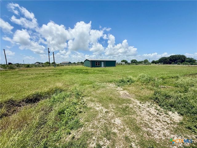 422 N Quailrun Avenue, Port Lavaca, TX 77979