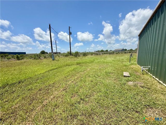 422 N Quailrun Avenue, Port Lavaca, TX 77979