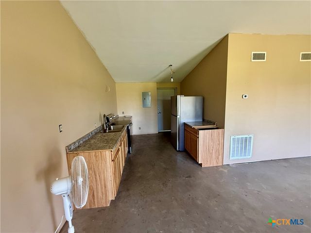 422 N Quailrun Avenue, Port Lavaca, TX 77979