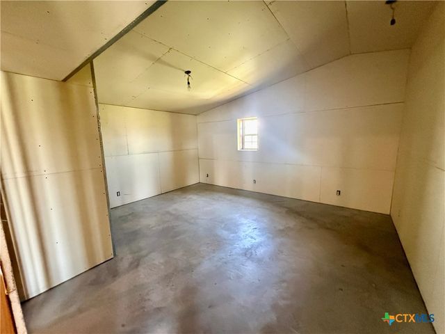 422 N Quailrun Avenue, Port Lavaca, TX 77979