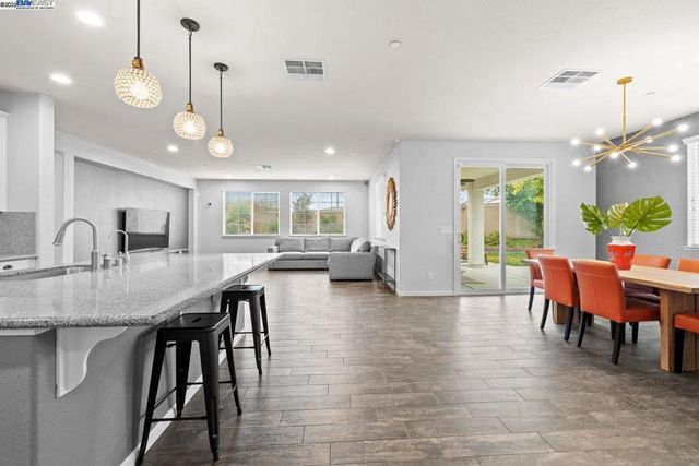 917 Talaria Ct, Oakley, CA 94561