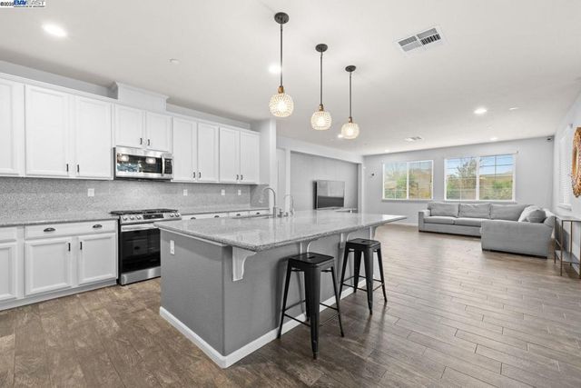 917 Talaria Ct, Oakley, CA 94561