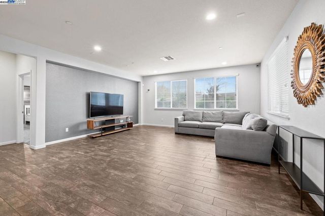 917 Talaria Ct, Oakley, CA 94561