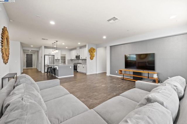 917 Talaria Ct, Oakley, CA 94561