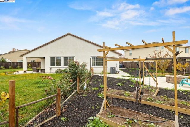 917 Talaria Ct, Oakley, CA 94561