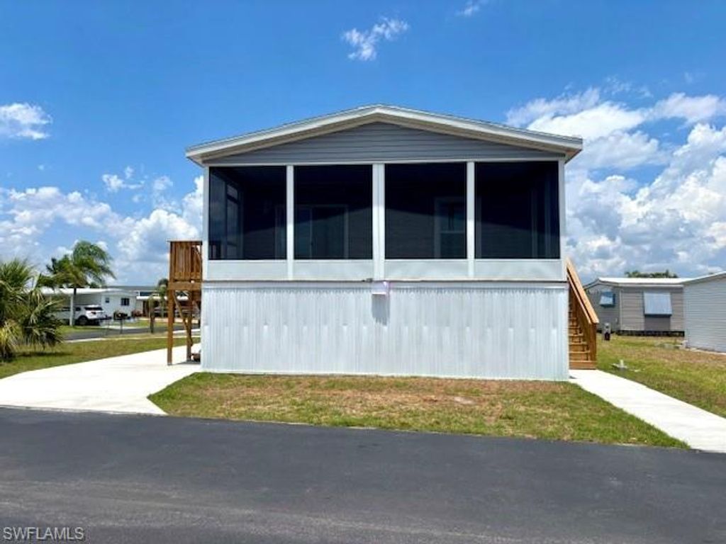 302 Shoreland DR, FORT MYERS, FL 33905 — exterior