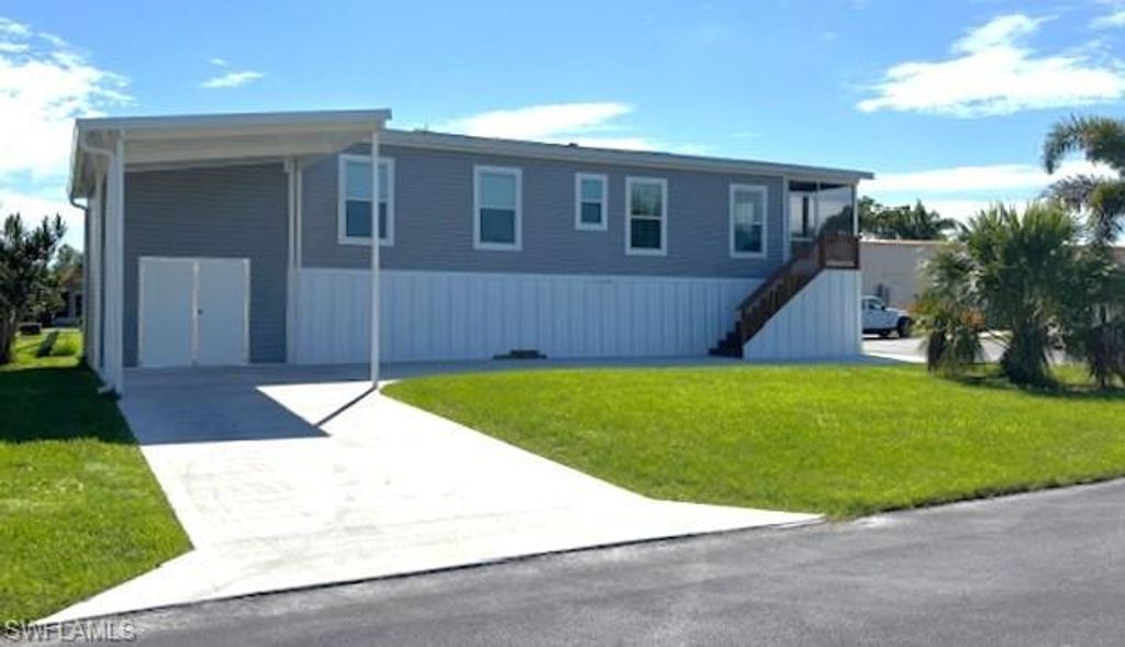 302 Shoreland DR, FORT MYERS, FL 33905 — photo 2