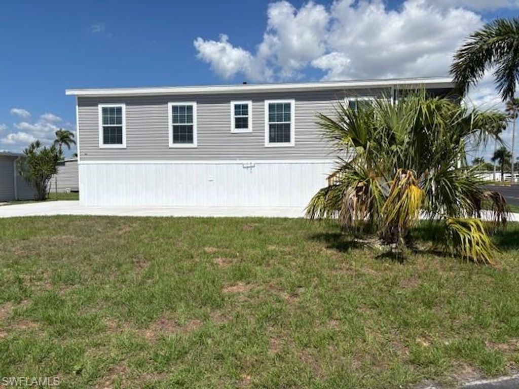 302 Shoreland DR, FORT MYERS, FL 33905 — photo 3
