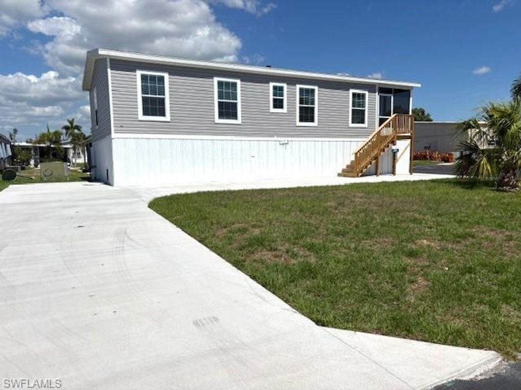 302 Shoreland DR, FORT MYERS, FL 33905 — photo 4